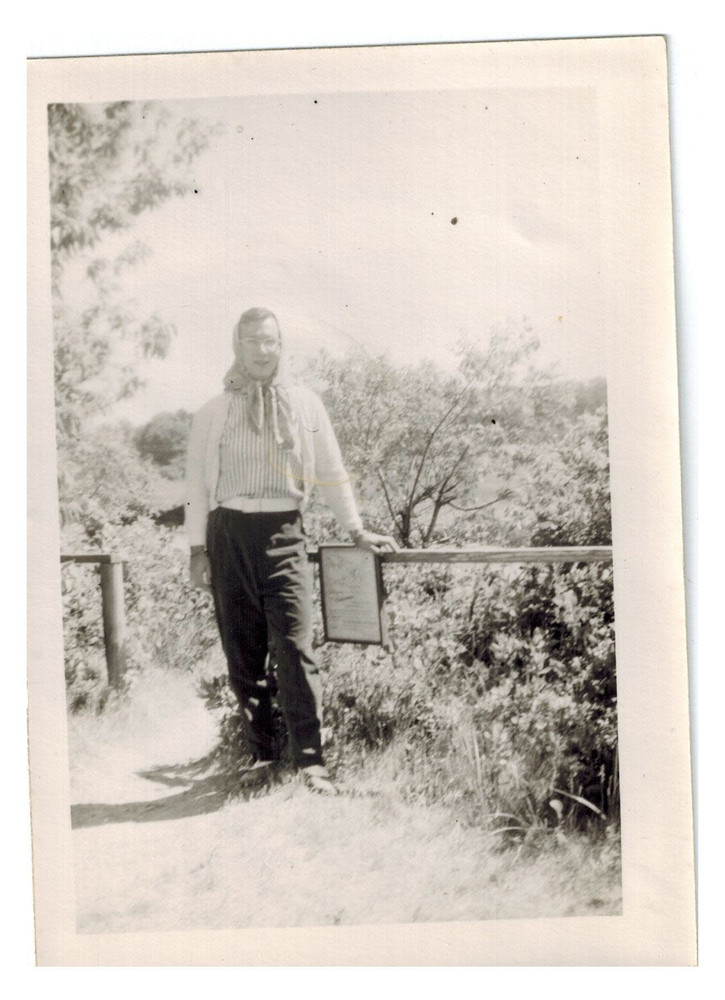 Download the full-sized image of Alison Laing on Trail